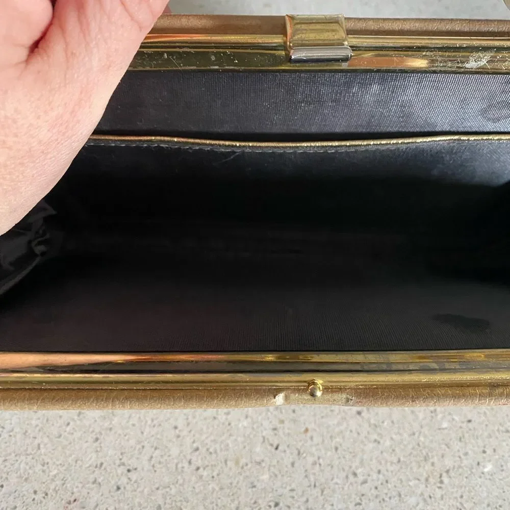 no brand women’s wristlet